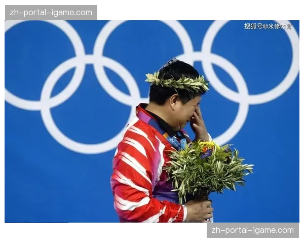 特写：布雷斯特老将皮埃尔-里斯-梅卢在职业生涯最后一场主场比赛中流泪谢幕