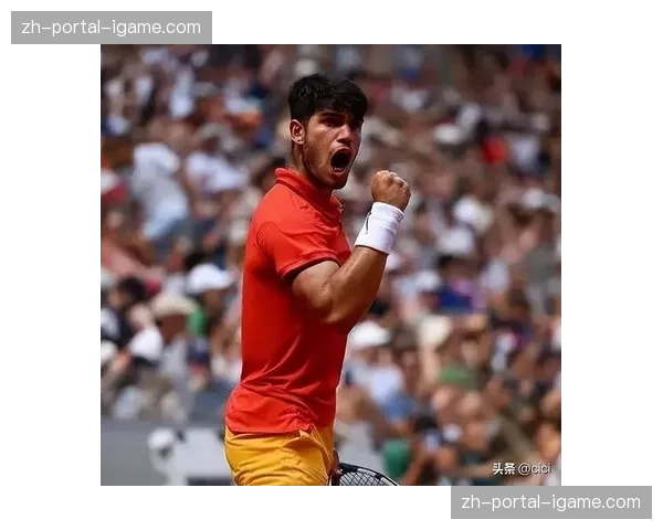 迈阿密“球迷日”活动，阿尔卡拉斯与小球迷进行趣味对打